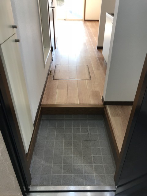 (玄関)