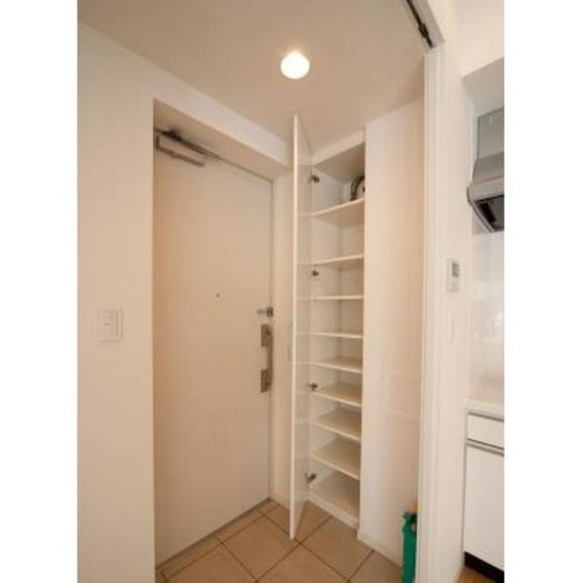 ※写真は同タイプ住戸です。(玄関)