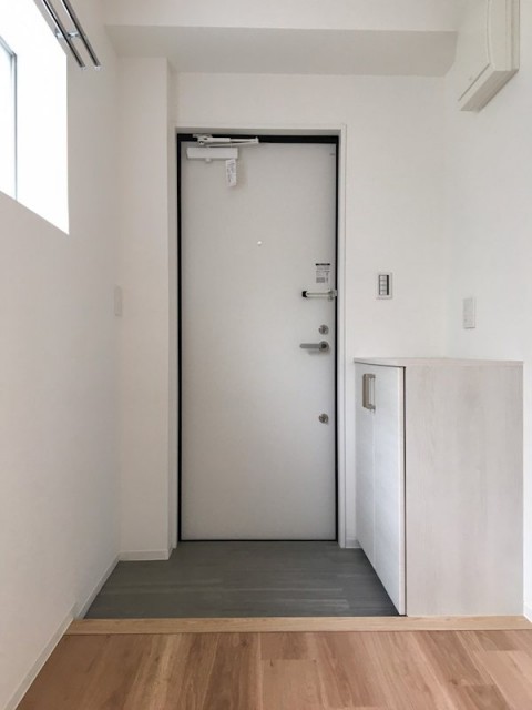 (玄関)