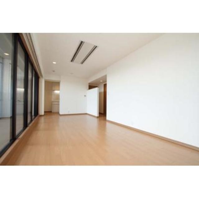 ※写真は同タイプ住戸です。(居間)