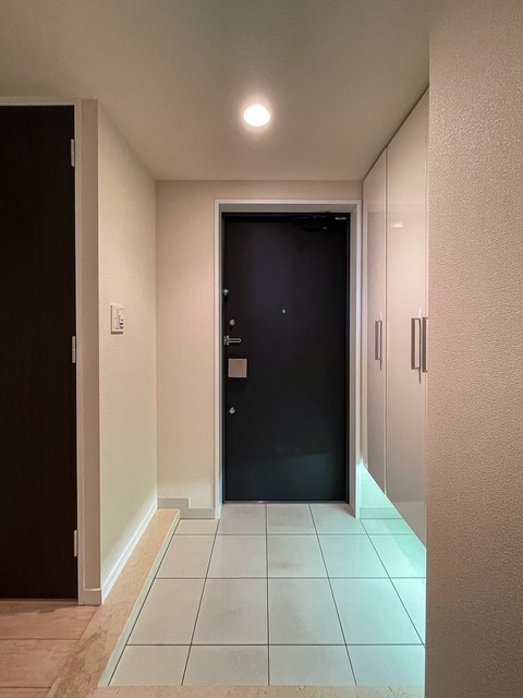 ※写真は同タイプ住戸です。(玄関)