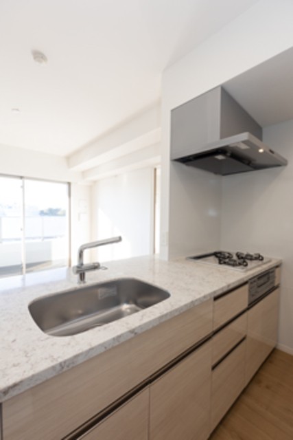 ※写真は同タイプ住戸です。(キッチン)