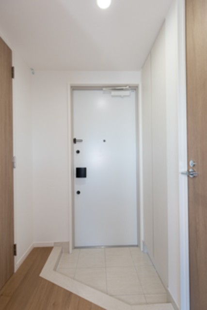 ※写真は同タイプ住戸です。(玄関)