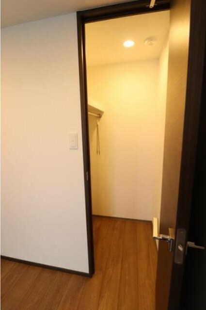 ※別号室のため室内フローリング等配色が異なります。(内装)