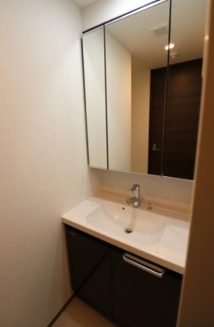 ※別号室のため室内フローリング等配色が異なります。(内装)