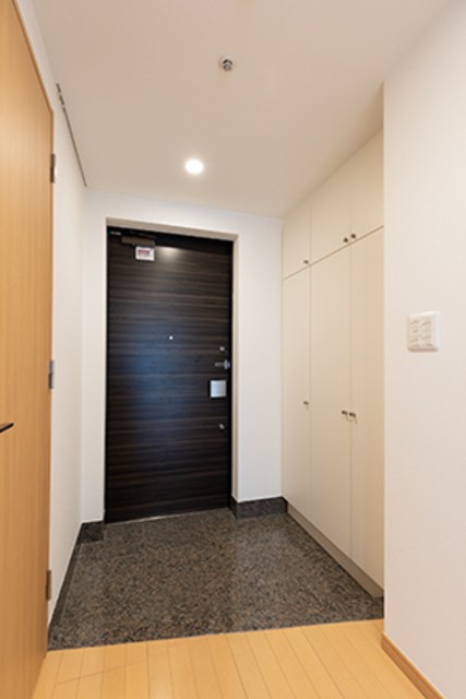 ※写真は同タイプ住戸です。(玄関)
