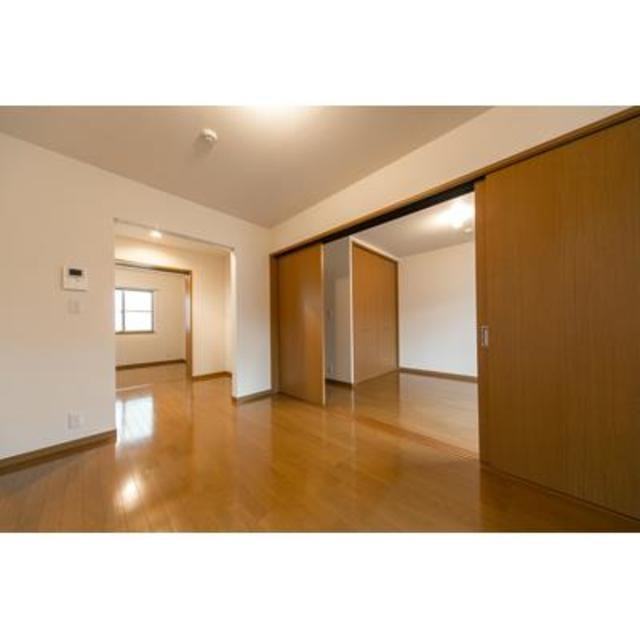 ※写真は同タイプ住戸です。(居間)