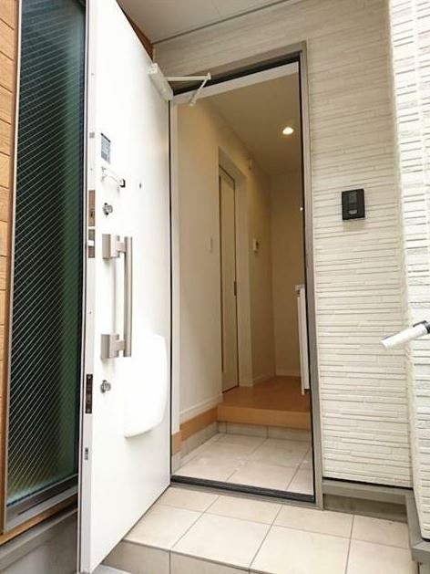 ※同仕様写真含む(玄関)