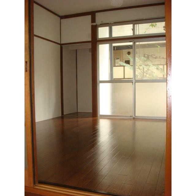 洋室6帖と収納(居間)