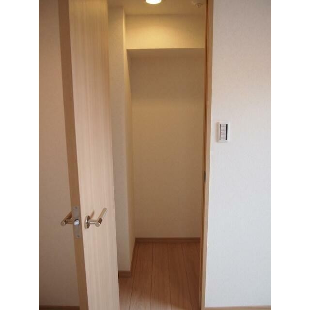 ウォークインクローゼット(内装)