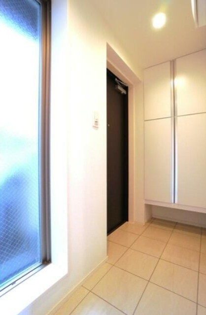 ※写真は同タイプ住戸です。(玄関)