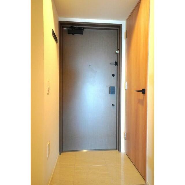 ※写真は同タイプ住戸です。(玄関)