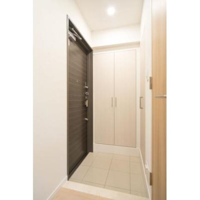 ※写真は同タイプ住戸です。(玄関)