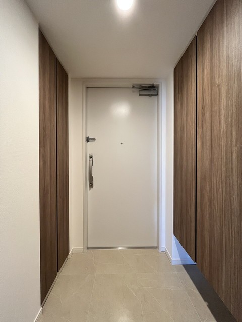 ※写真は同タイプ住戸です。(玄関)