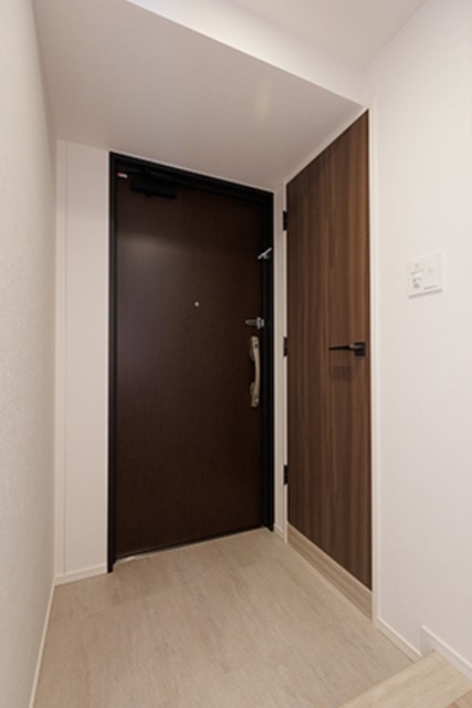 ※写真は同タイプ住戸です。(玄関)