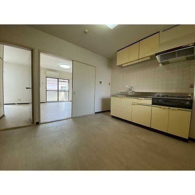 ダイニングキッチン(居間)