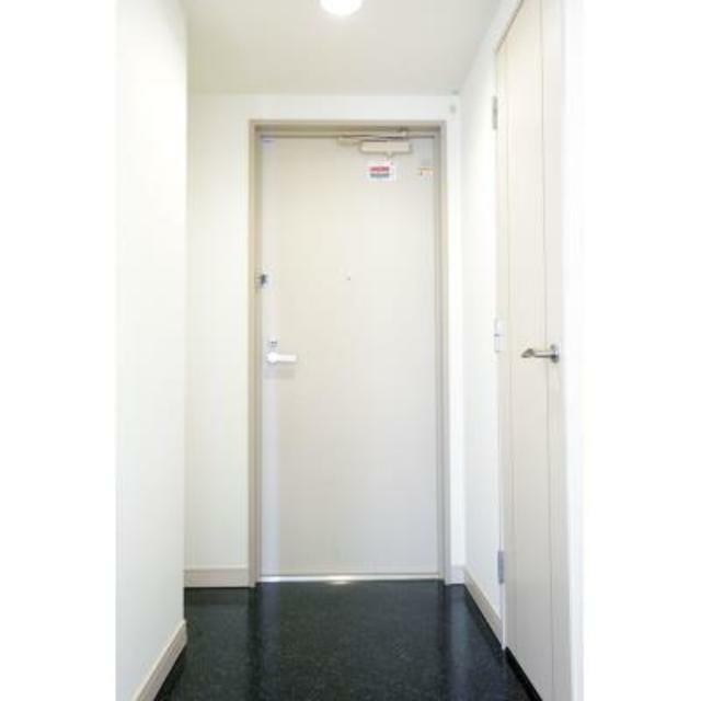 ※写真は同タイプ住戸です。(玄関)