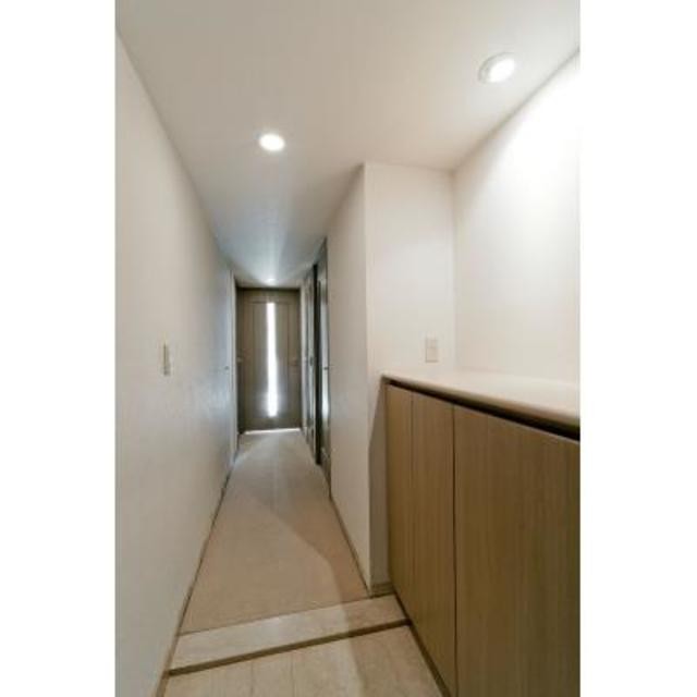 ※写真は同タイプ住戸です。(玄関)