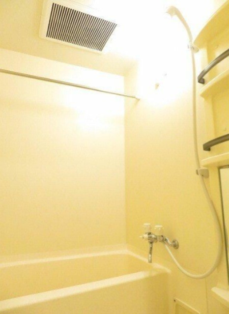 落ち着いた空間のお風呂です(風呂)