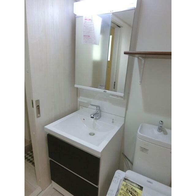 シャンプードレッサーが標準装備！朝の身支度が快適に♪(内装)