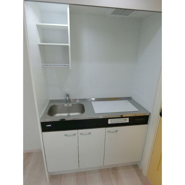 一人暮らしに丁度いいサイズ、お手入れ楽々のIHキッチンです！(キッチン)