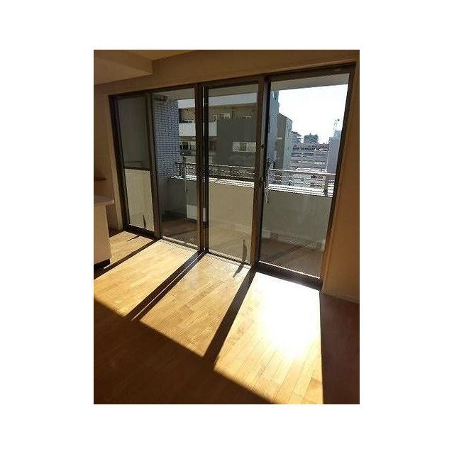 リビングダイニングキッチン約11.1畳 内装後(居間)