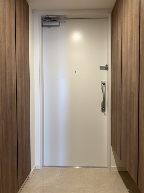 ※写真は同タイプ住戸です。(玄関)