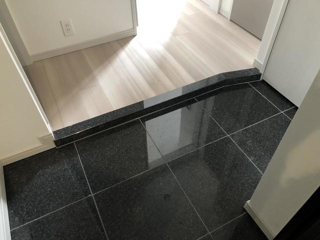 ※写真は同タイプ住戸です。(玄関)