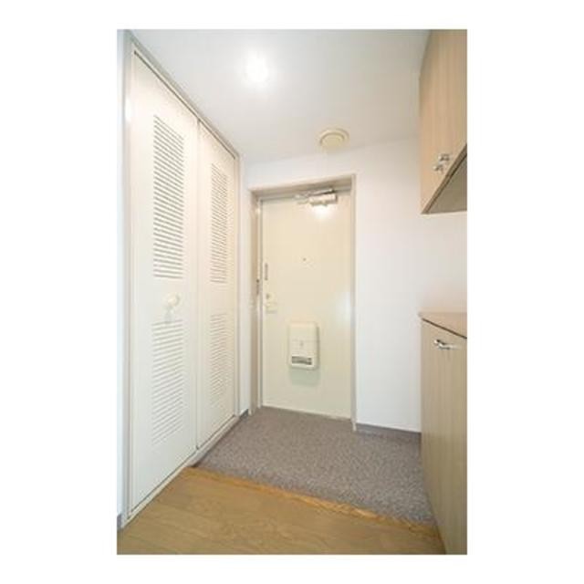 ※写真は同タイプ住戸です。(玄関)