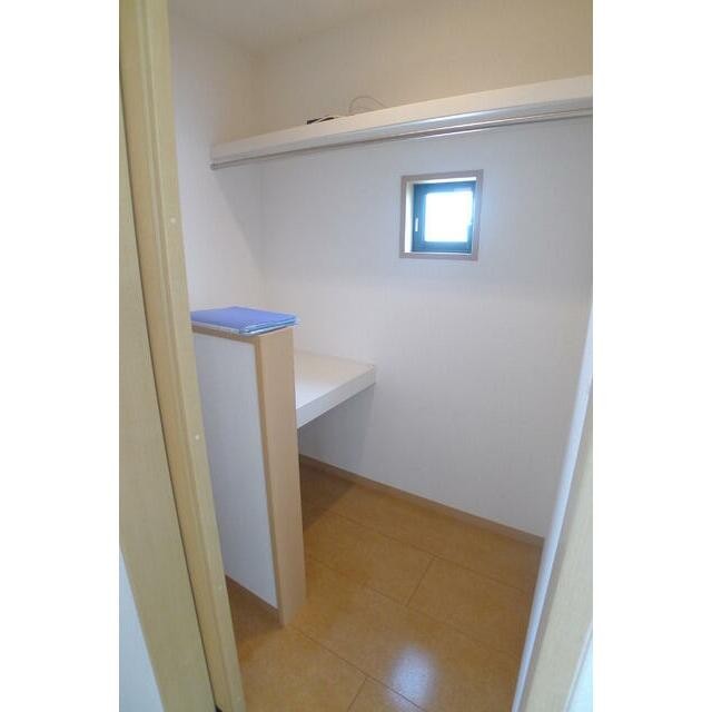 ウォークインクローゼット(内装)