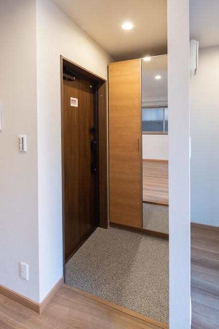 ※写真は同タイプ住戸です。(玄関)