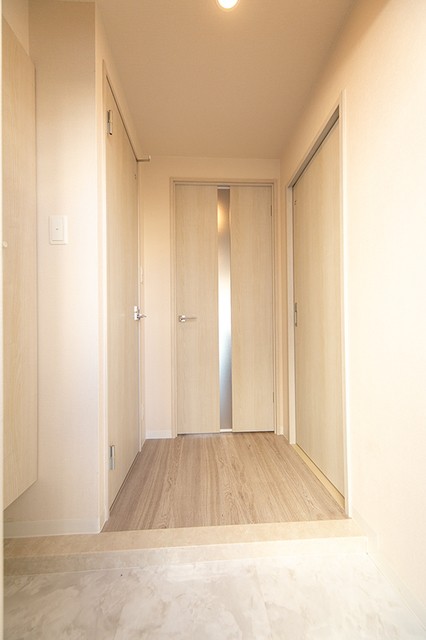 ※写真は同タイプ住戸です。(玄関)