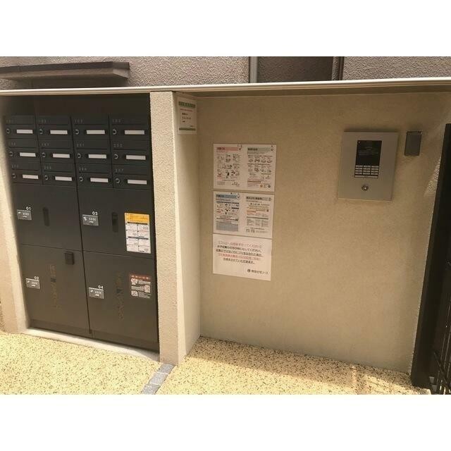 宅配ボックス（オートロック前）