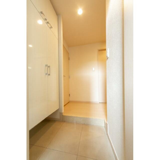 ※写真は同タイプ住戸です。(玄関)