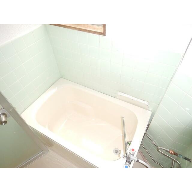 給湯器と浴槽も交換済み(風呂)