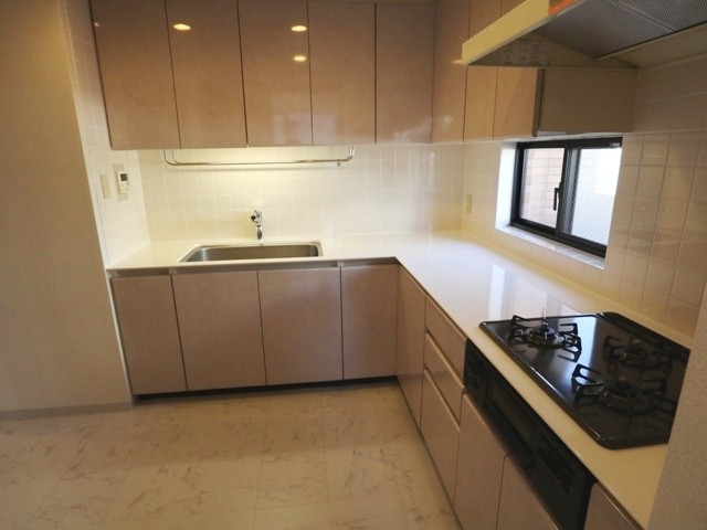 ※写真は同タイプ住戸です。(キッチン)