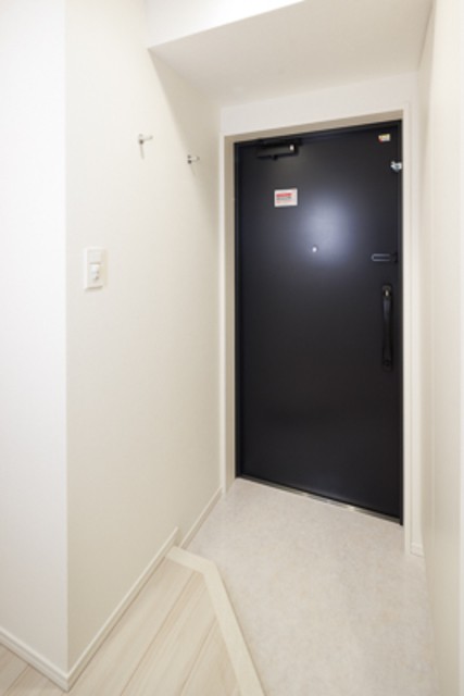※写真は同タイプ住戸です。(玄関)