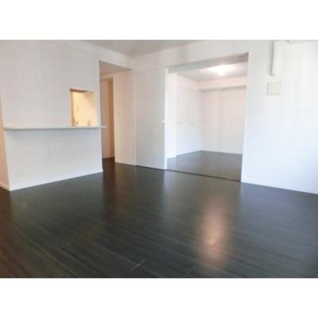 ※写真は同タイプ住戸です。(居間)