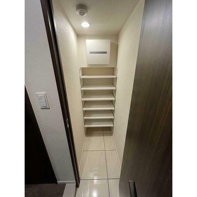 ☆室内写真は他部屋（参考写真）になります。フローリングカラー等異なる場合がございます。(内装)