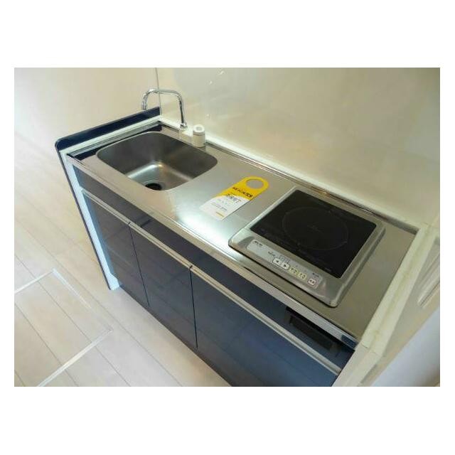 一人暮らしに丁度いいサイズ、お手入れ楽々のIHキッチンです！(キッチン)