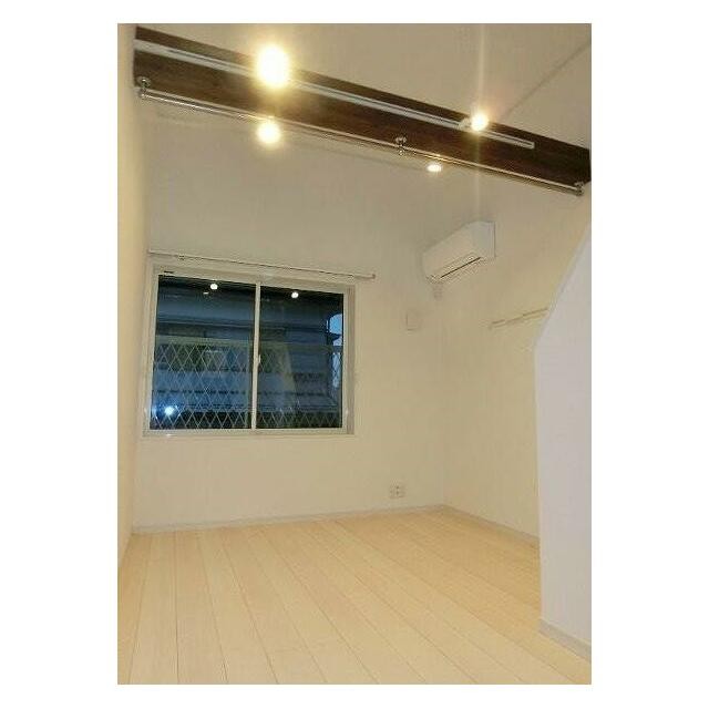 白が基調の明るい室内！(居間)