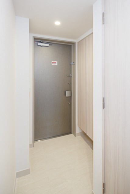 ※写真は同タイプ住戸です。(玄関)