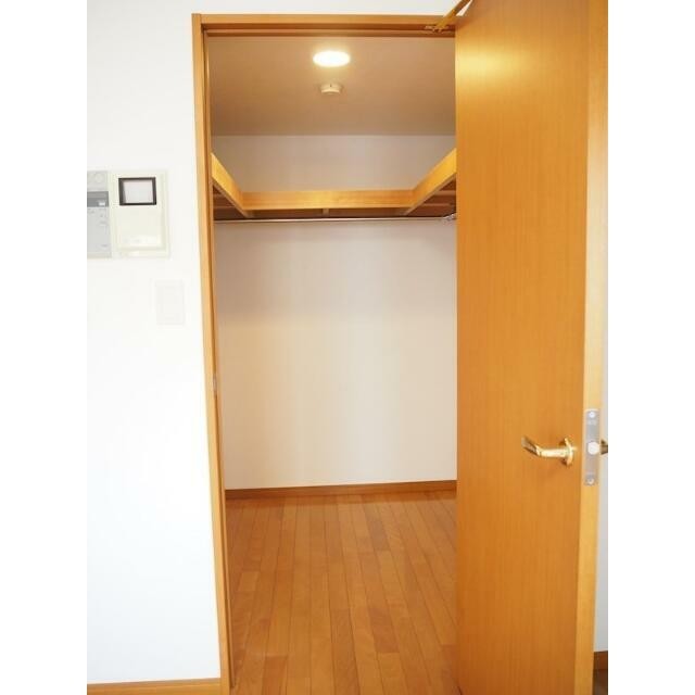 ウォークインクローゼット(内装)