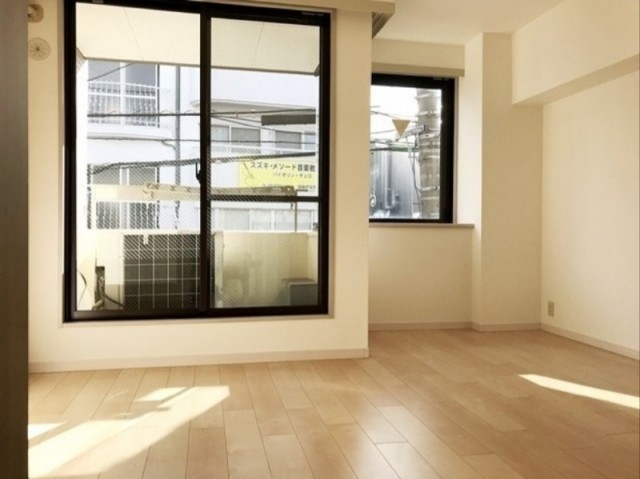 1Fオートロック内（左側に管理室扉）(その他建物画像)