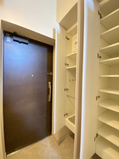 ※同仕様写真含む(玄関)