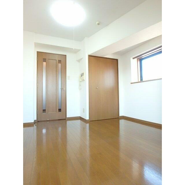 開放的な寝室です