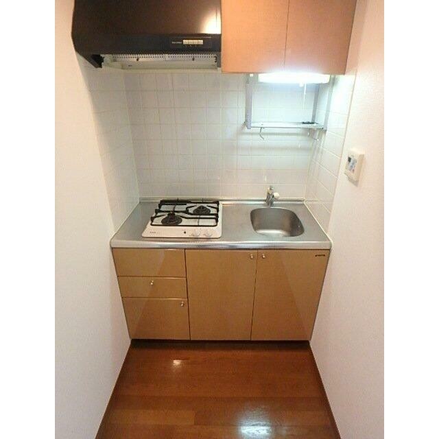 コンパクトなキッチンで掃除もラクラク(キッチン)