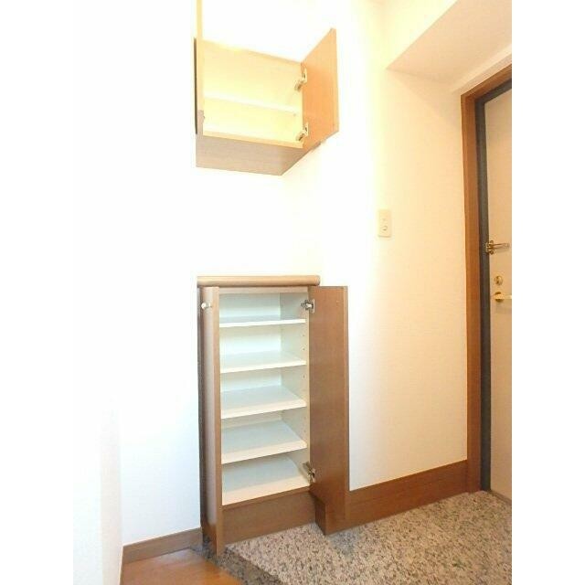 大きなスペースがあり、収納には困りません(内装)