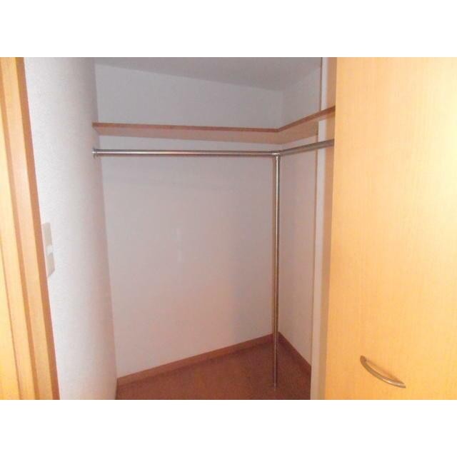 ウォークインクローゼット(内装)