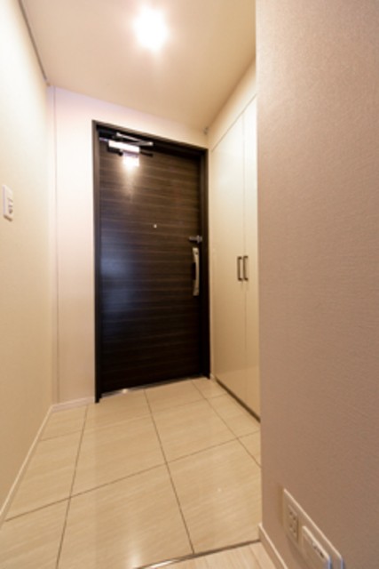 ※写真は同タイプ住戸です。(玄関)